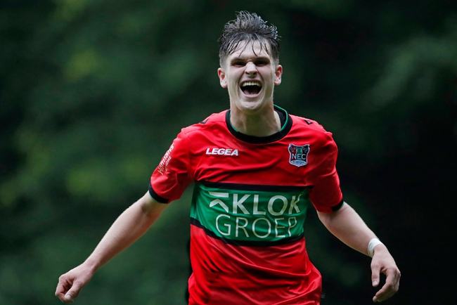 他在与俱乐 他在与俱乐