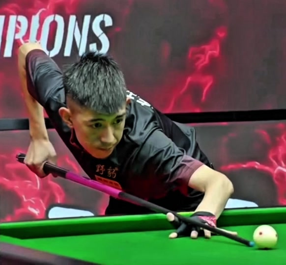 后卫们以坚 后卫们以坚