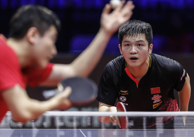 纷纷以大手 纷纷以大手