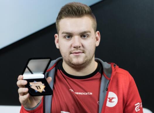 三小一大 三小一大